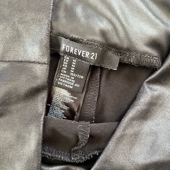 Forever 21 Women’s (M) Faux Leather Leggings - Picture 4 of 5
